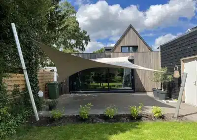 Terrasoverkapping van zeildoek
